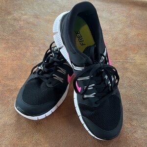 Women's Nike FREE 5.0 Black and Pink Athletic Sneaker Shoes Size 8.5